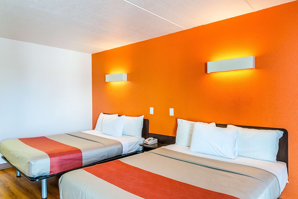 Motel6 Cleveland, TX 23/44