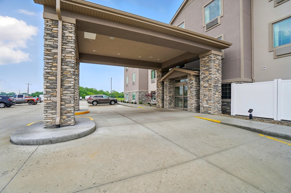 Cobblestone Hotel & Suites - Russells Point at Indian Lake 38/50