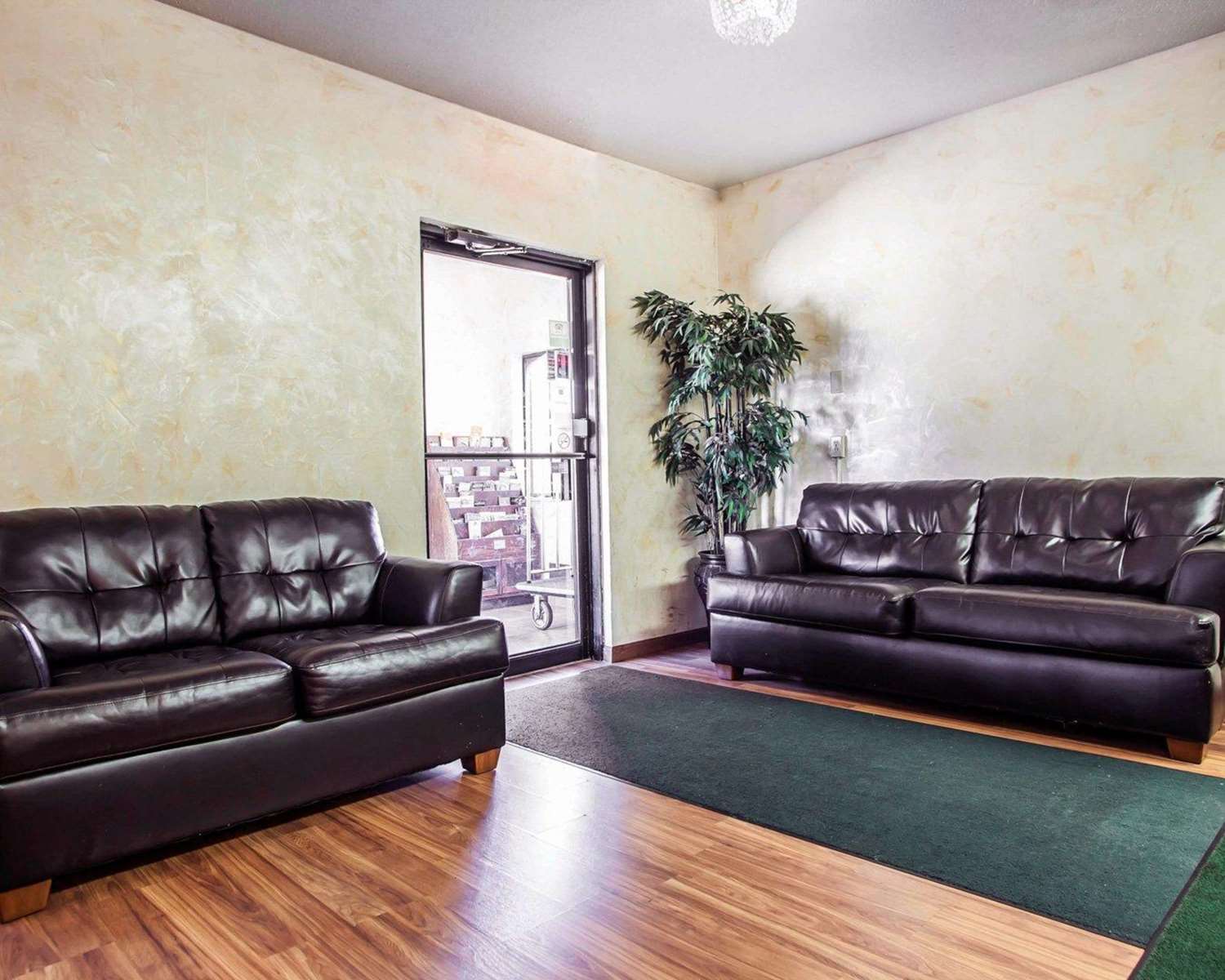 Quality Inn & Suites Champaign North - Urbana 15/23