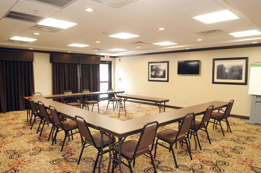 Holiday Inn Express Hotel And Suites Cambridge 42/45