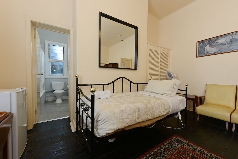 Edinburgh Gallery Bed Breakfast 26/61