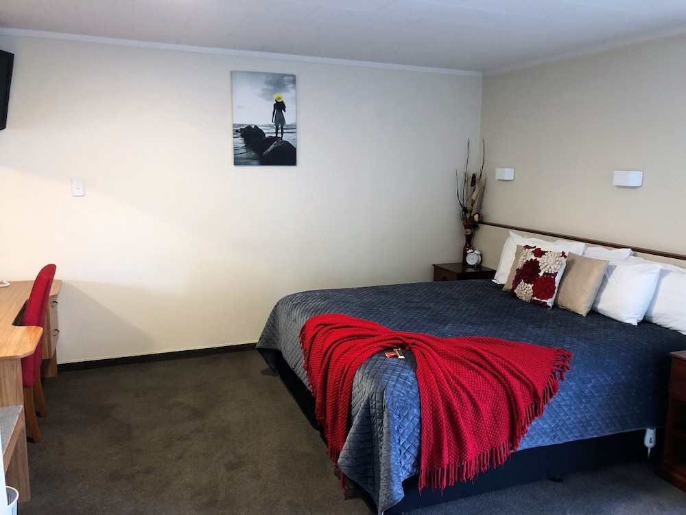 Fiordland Lakeview Motel and Apartments 14/67