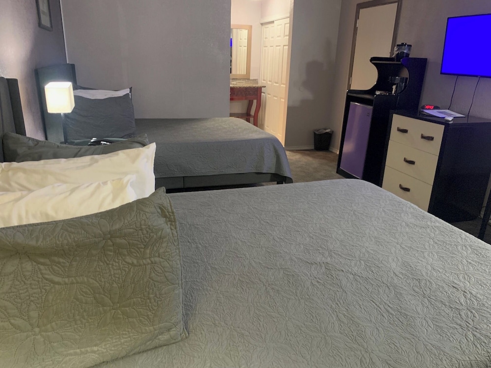 R Nite Star Inn & Suite 41/65