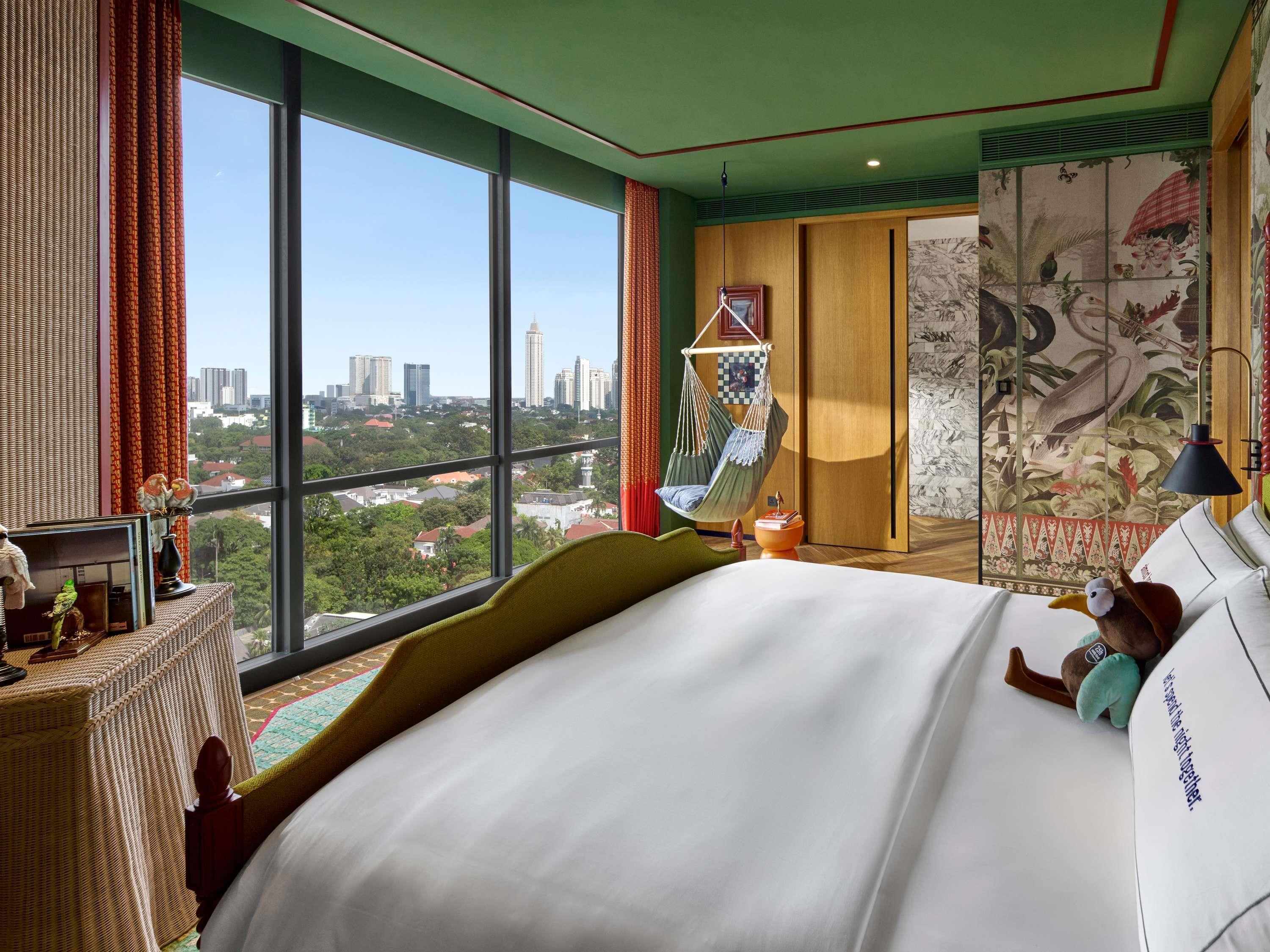 Gigantic, Garden, King Bed