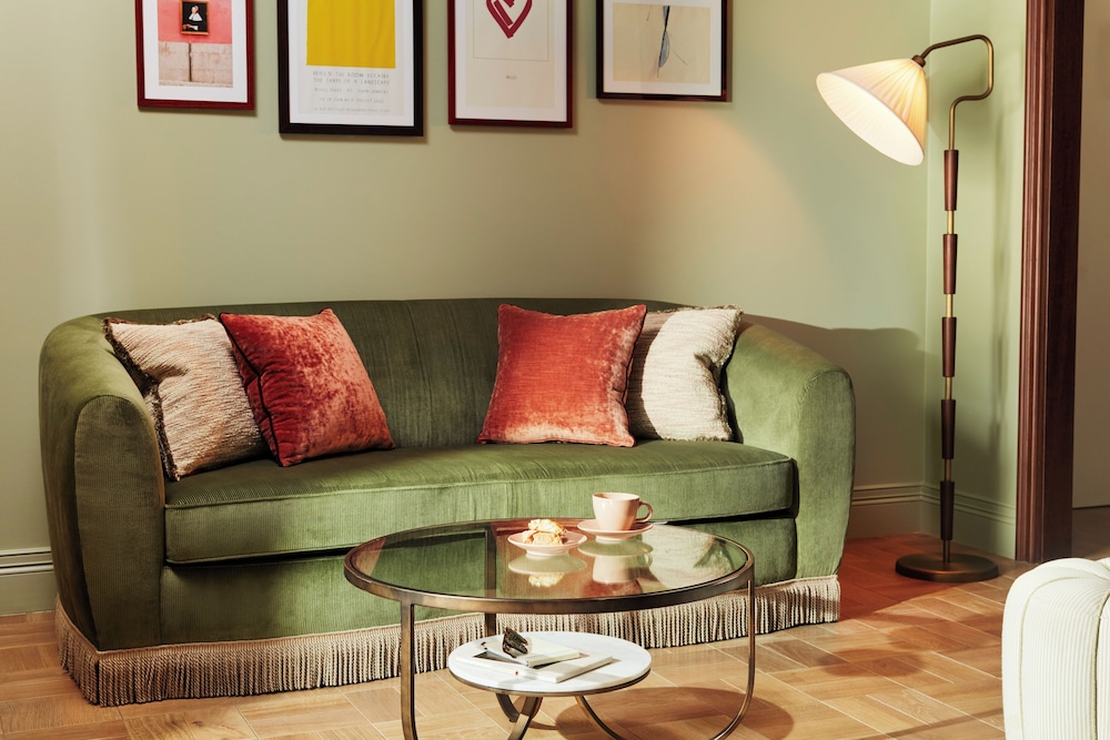 The Hoxton Florence 37/63