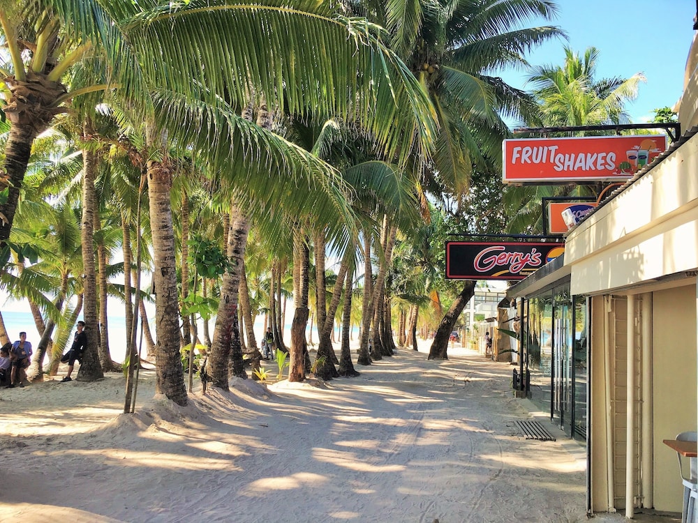 Luxx Boutique Boracay 62/72