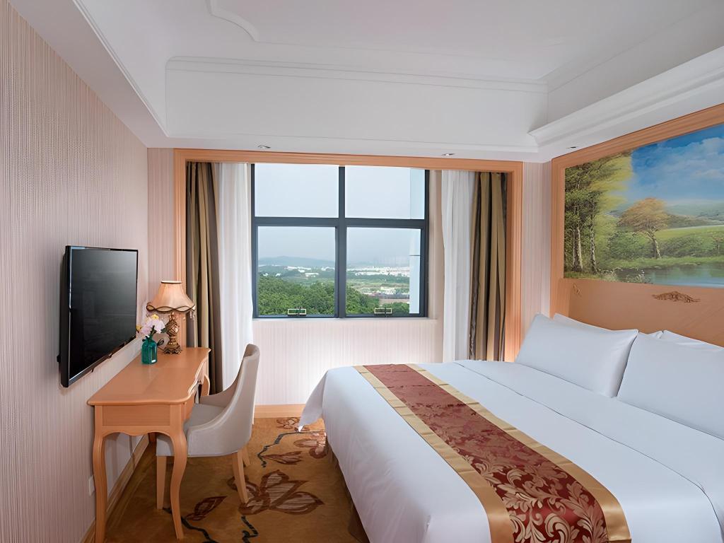 Vienna Hotel (Shenzhen Shanglilang Metro Station) 20/60