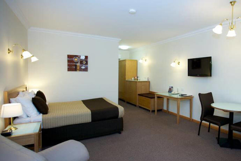 Golden Grain Motor Inn 35/54