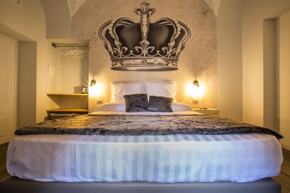 Trevi Contemporary Suite 13/42