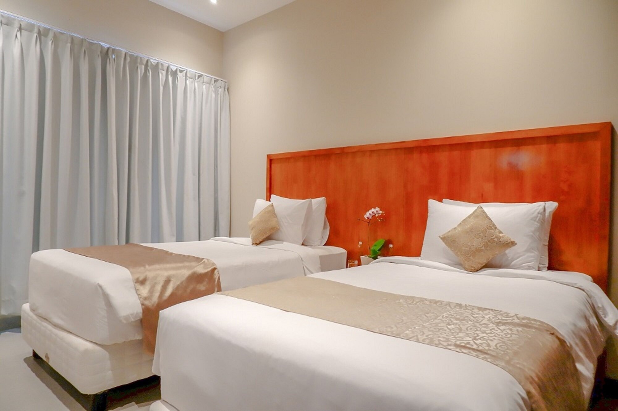 SUPERIOR, DOUBLE OR TWIN BED