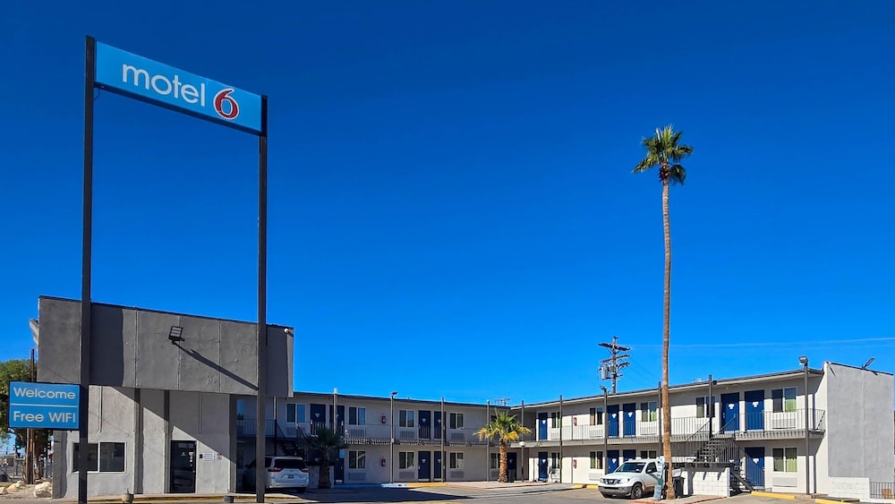 Motel6 Blythe, CA - South 69/71