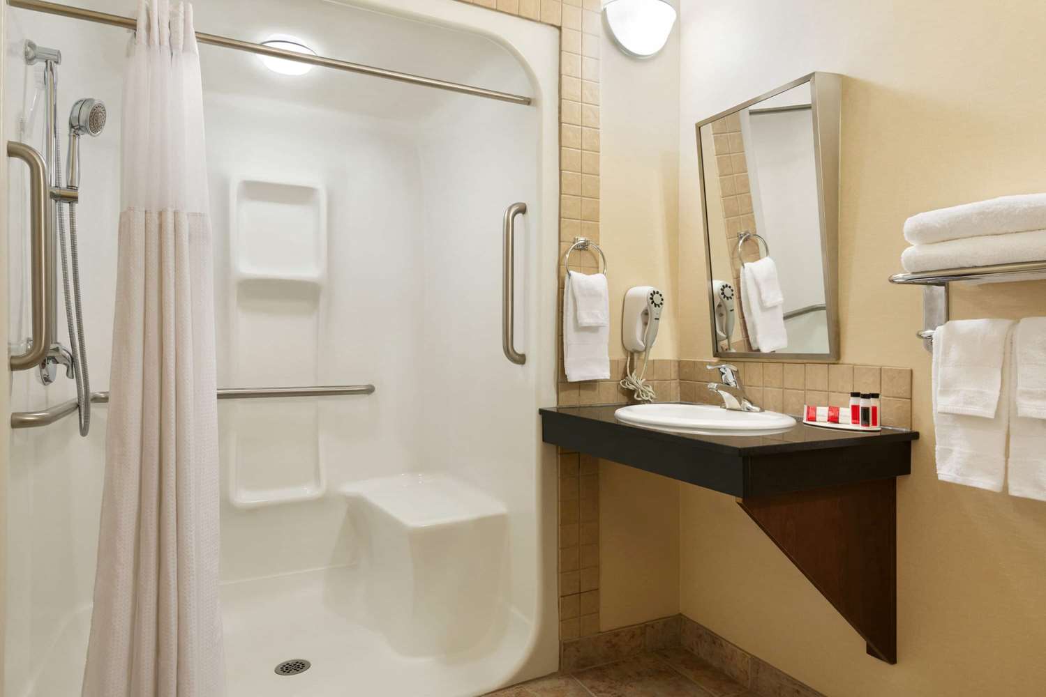 Ramada By Wyndham Drayton Valley 25/26