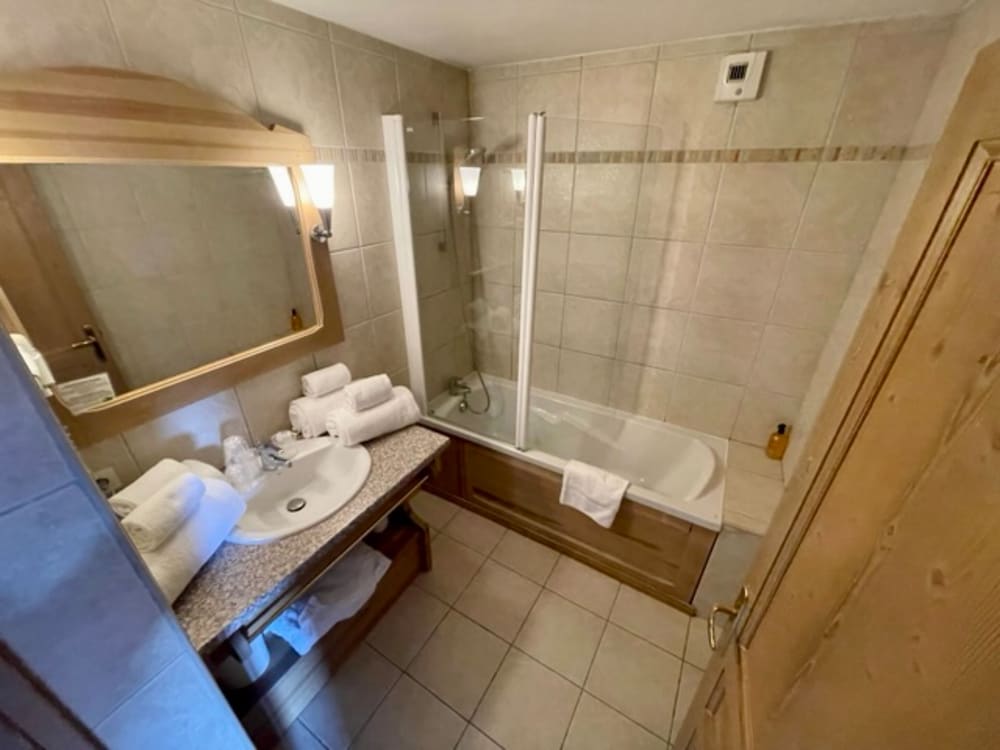 Le Vancouver Hotel 50/50