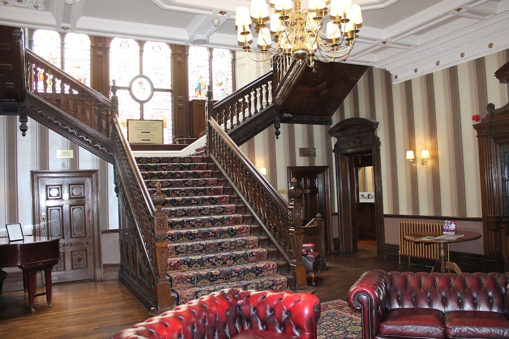 The Oaks Hotel 3/51
