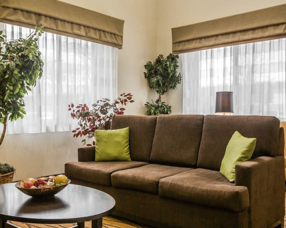 Sleep Inn Pelham Oak Mountain 24/40