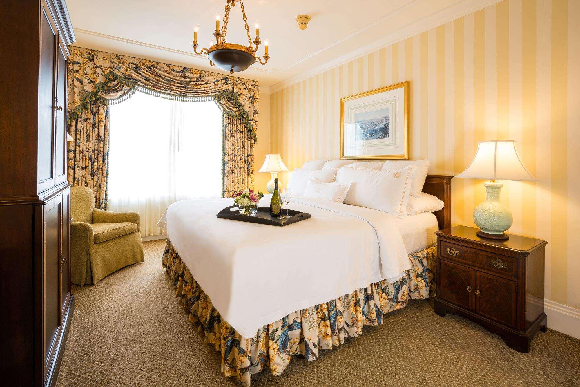 TRADITIONAL, KING BED