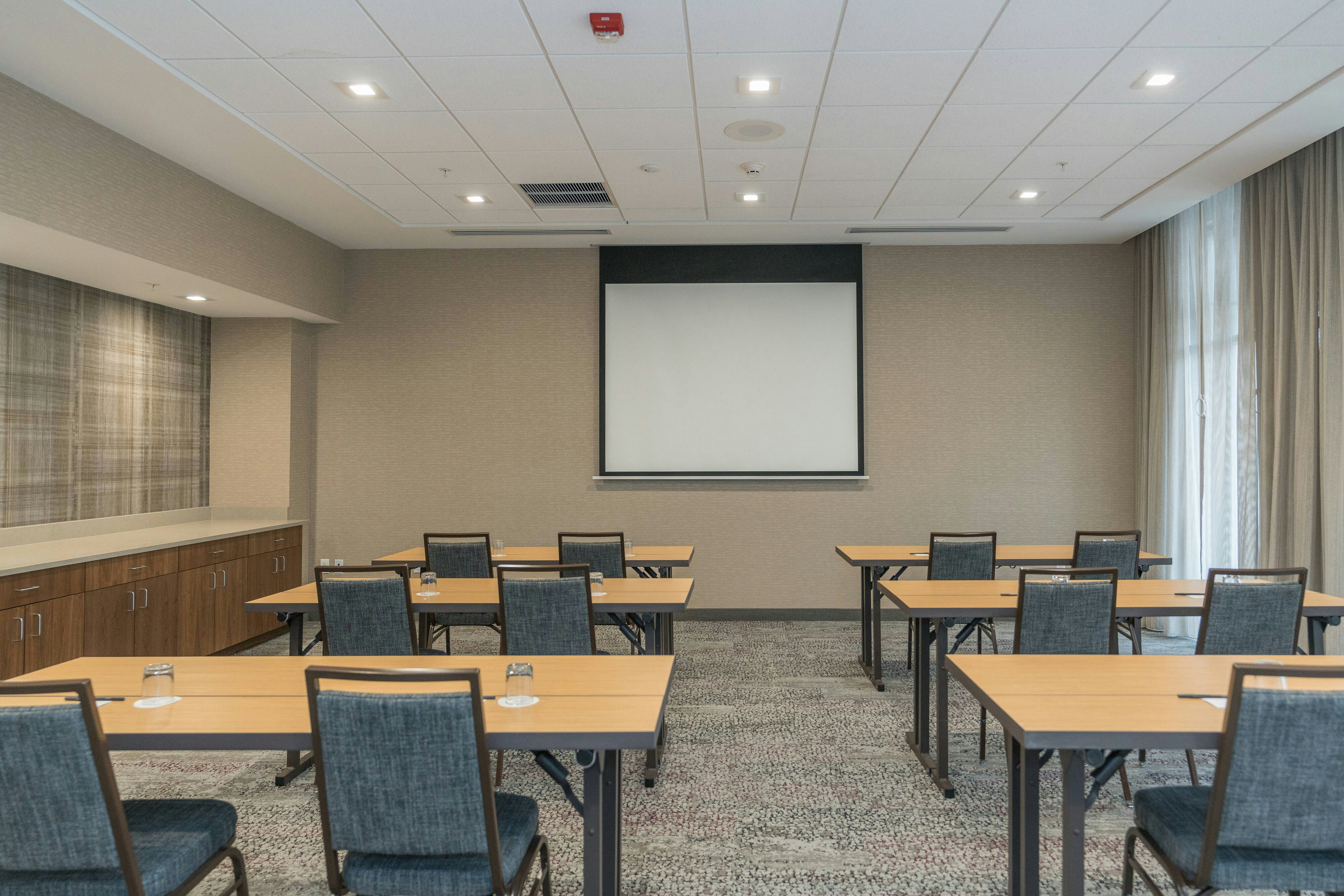 Courtyard By Marriott West Springfield 41/45