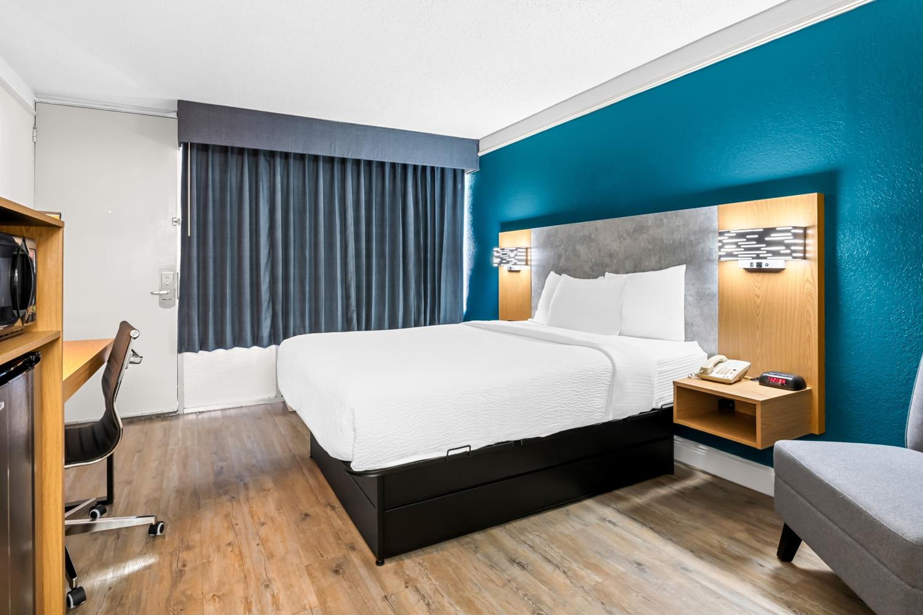 غرفة بسرير كوين بإطلالة على المسبح، Quality Inn Slidell I-10 5/6