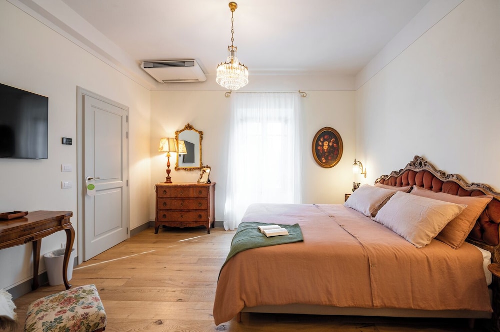 HONEYMOON, SUITE, QUEEN BED