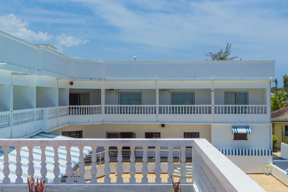 Seacrest Beach Hotel 4/50