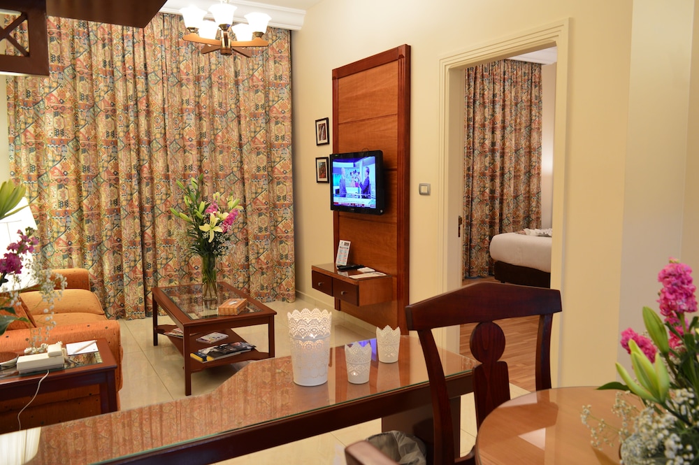 Comfort Hotel Suites 32/48
