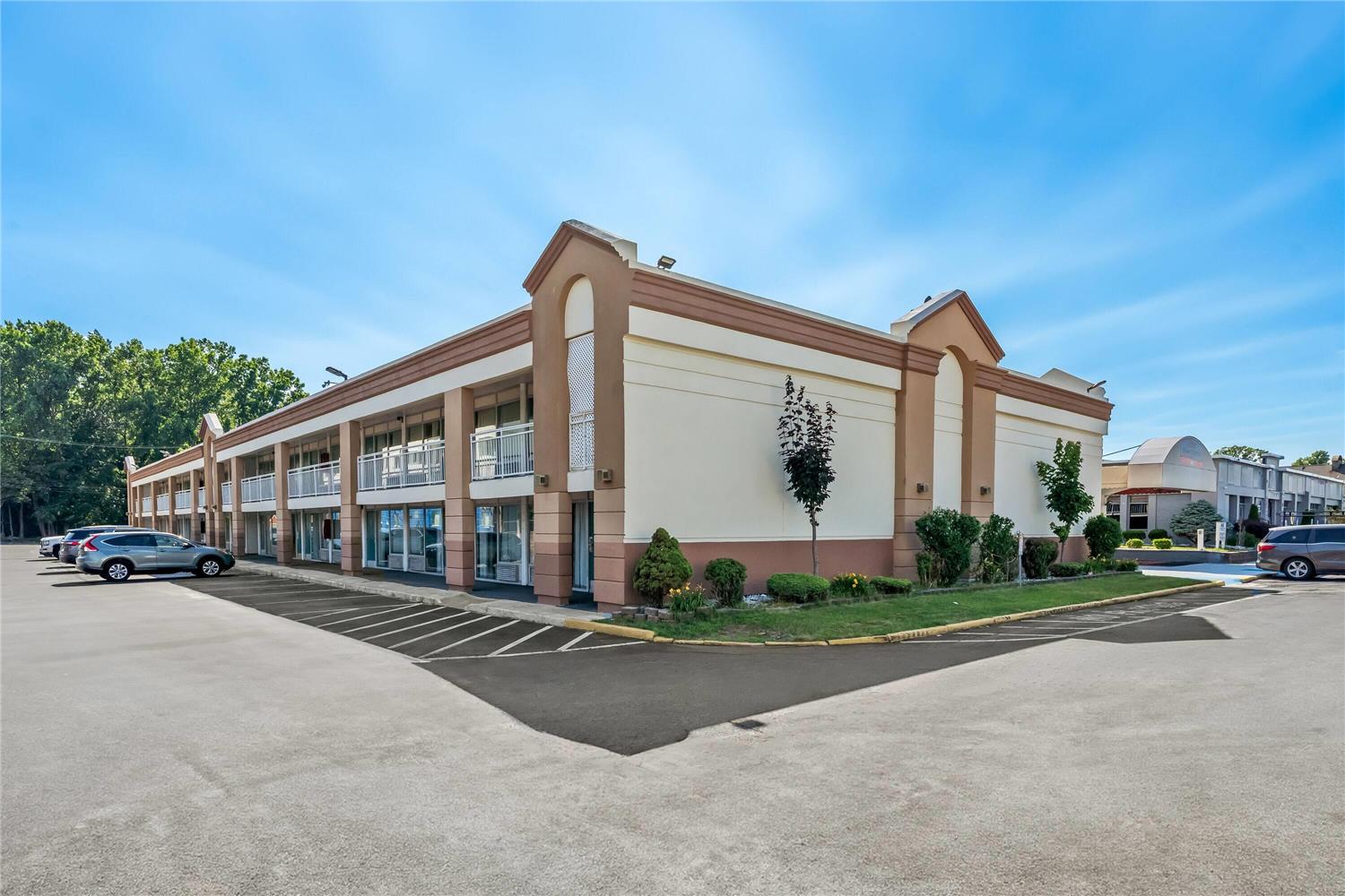 Howard Johnson By Wyndham Albany 34/43
