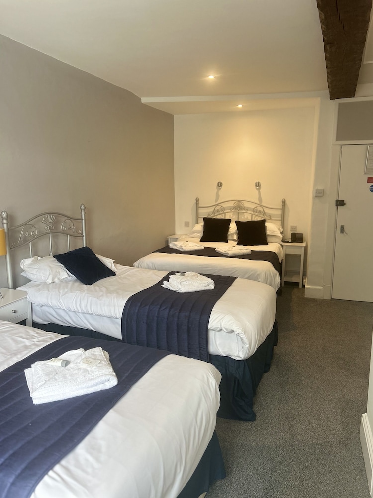 The Beaufort Hotel 5/34
