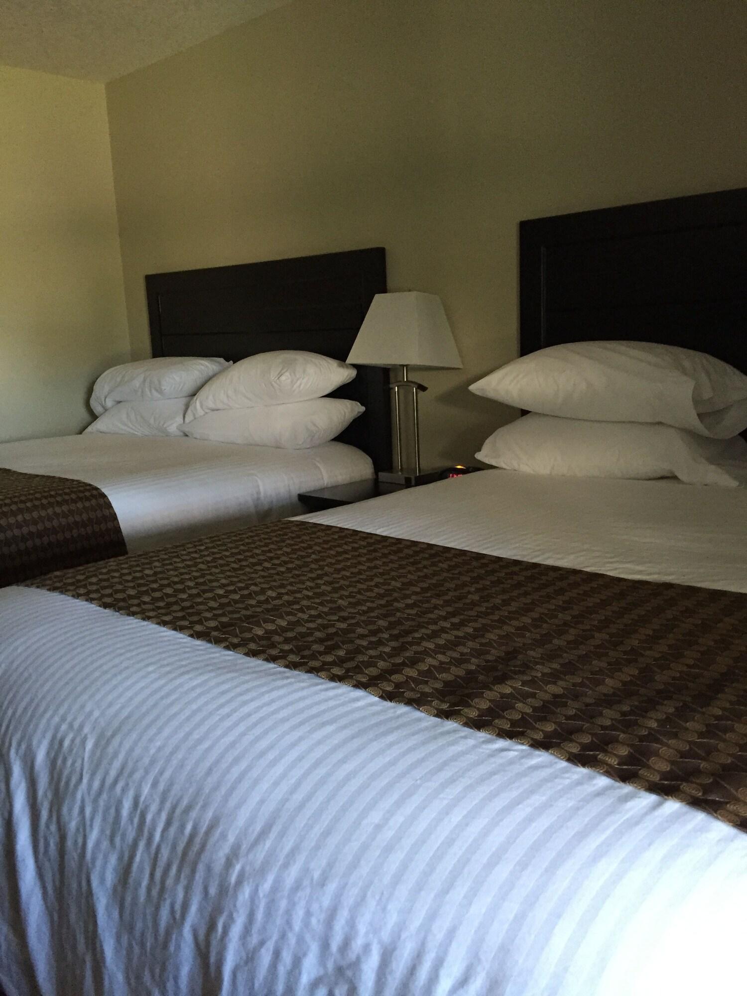 Econo Lodge Okotoks 10/17
