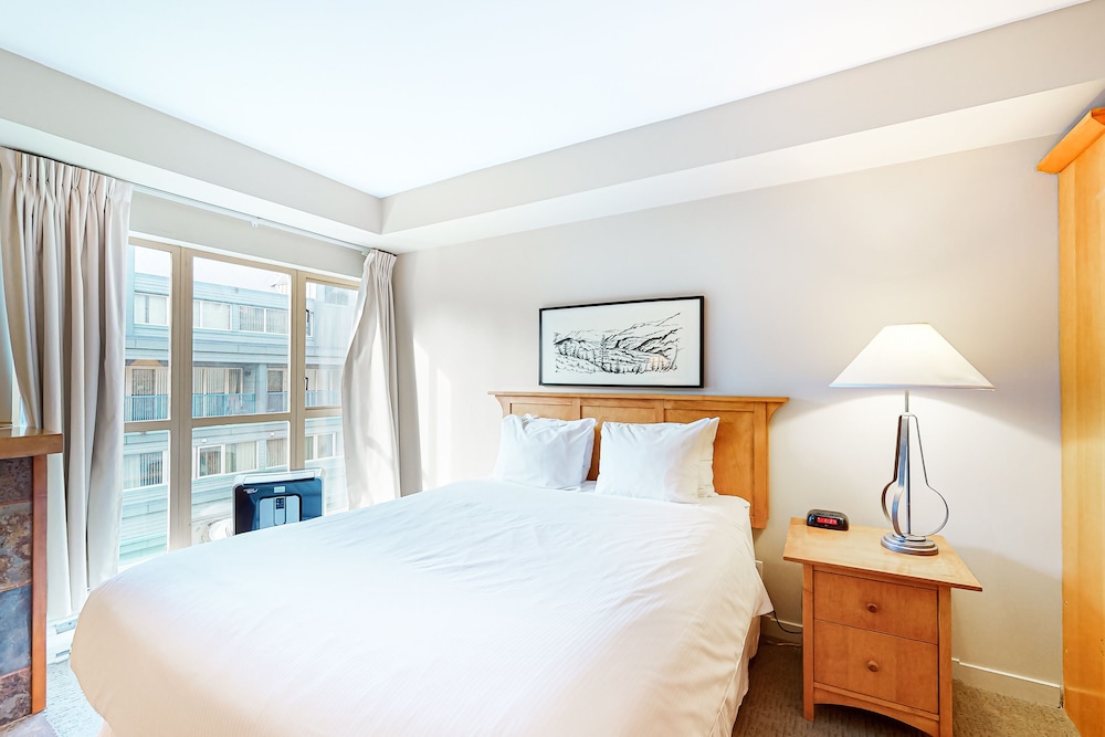 Whistler Peak Lodge 23/53