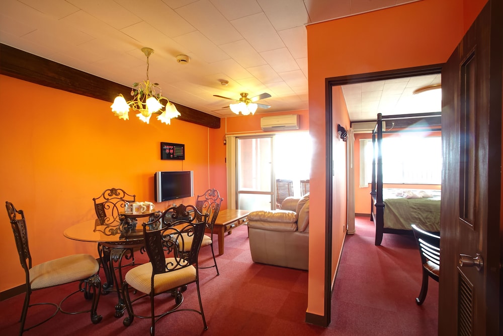 Royal Hotel 34/50