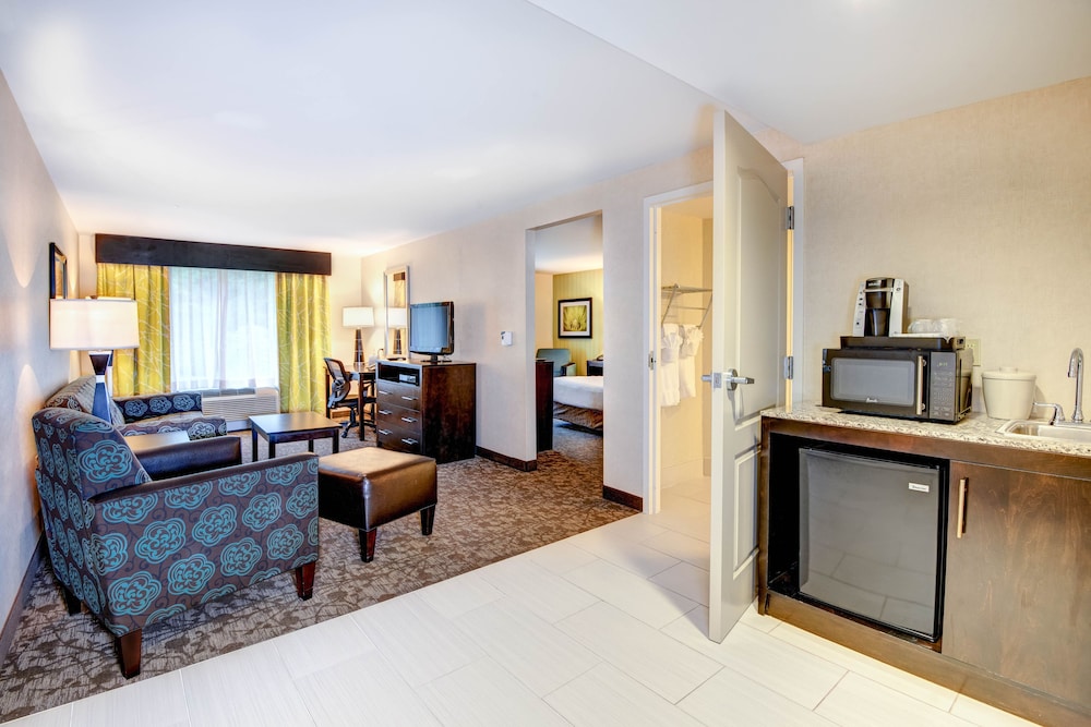 Holiday Inn Express Neptune 48/80