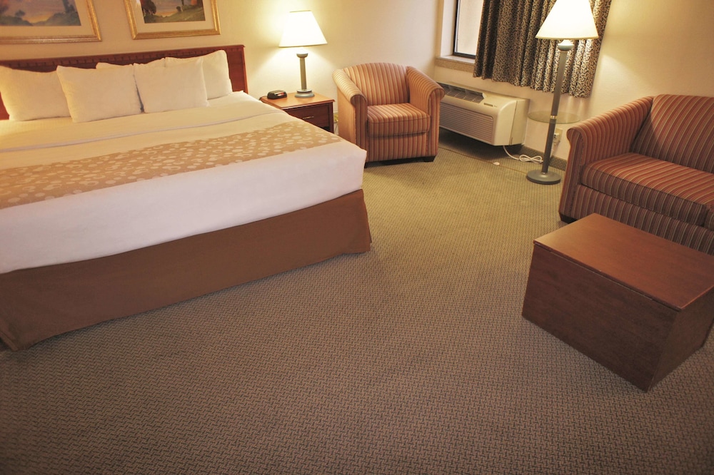 La Quinta Inn By Wyndham Indianapolis Airport Executive Drive 13/37