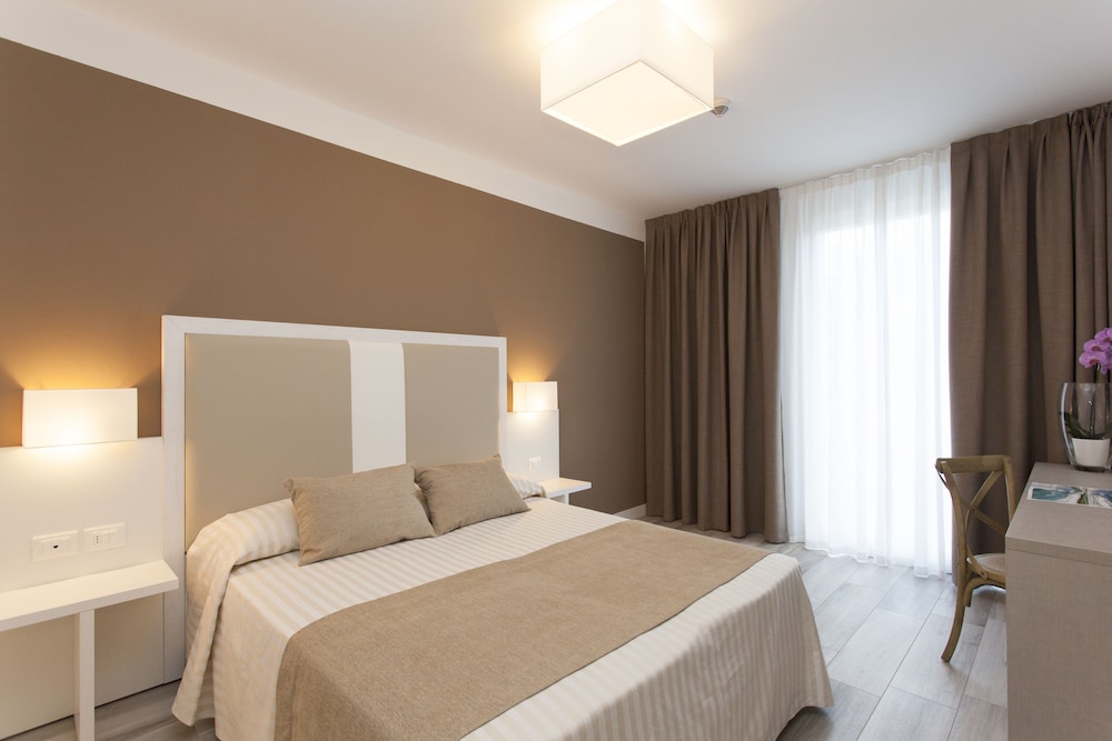 Classic, Queen Bed, Terrace, Hotel Greif 2/6