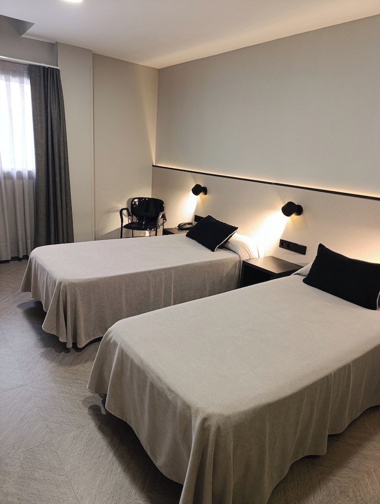 Hotel Esplugues 16/35