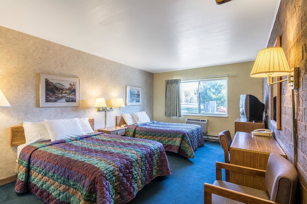Motel6 Eau Claire, WI 8/49