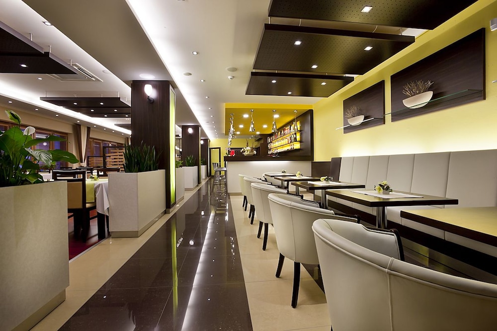 Viktor Hotel 40/55