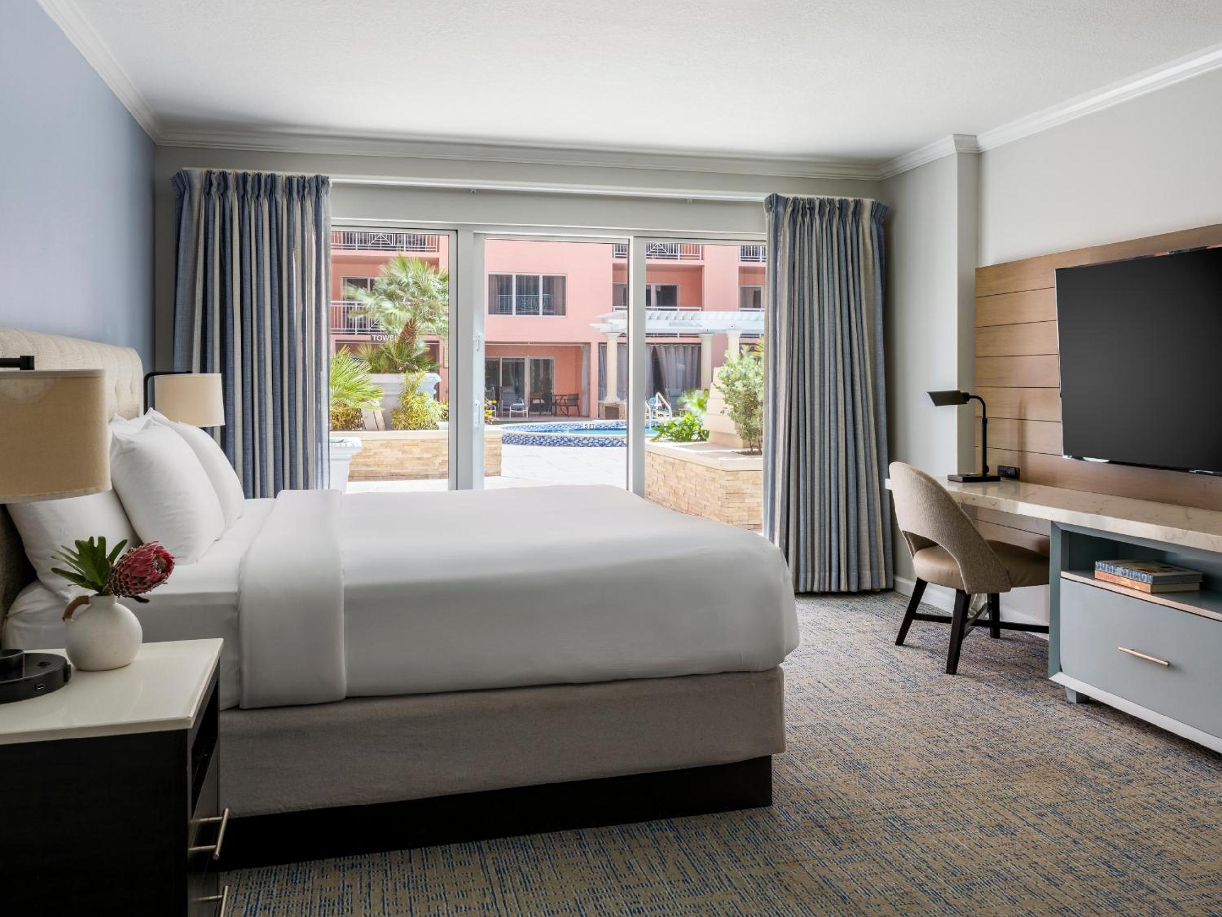 1 Bedroom, Suite, King Bed, Pool Side, Pool Access