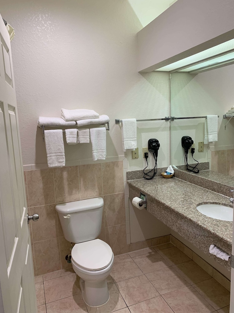 Baymont by Wyndham Texas City 18/59