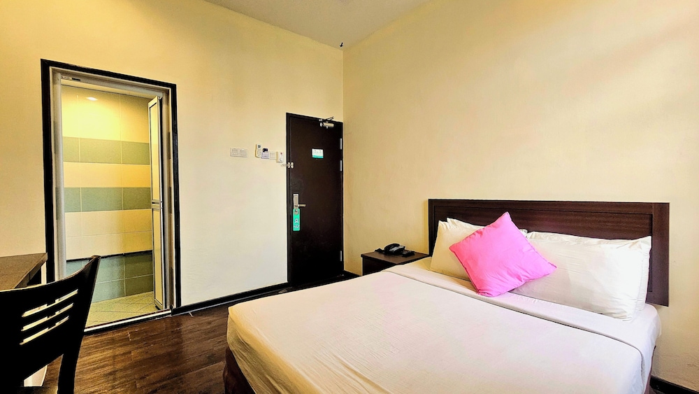SUPERIOR, QUEEN BED