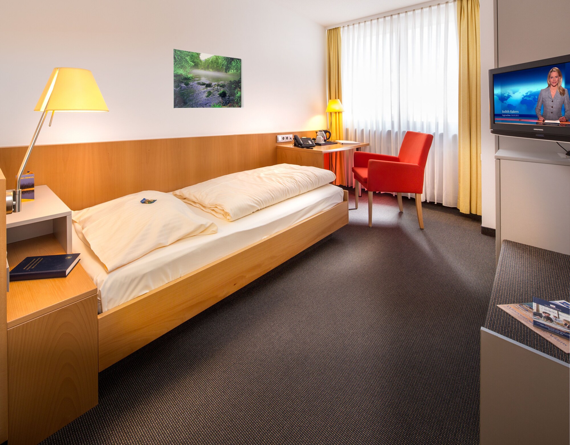 ROOM, SINGLE