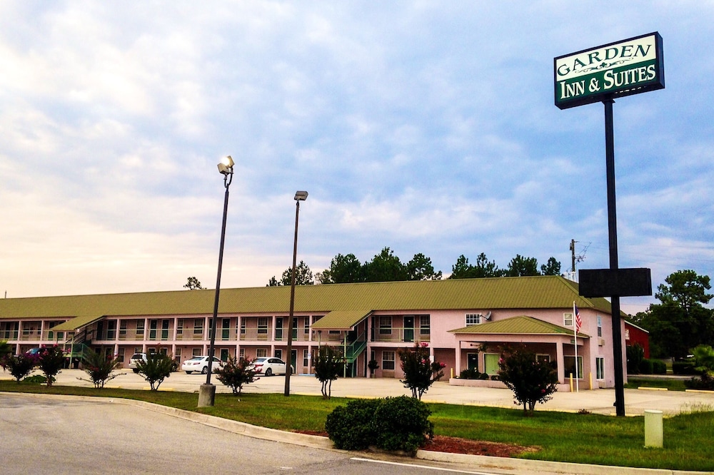 Garden Inn & Suites 6/53