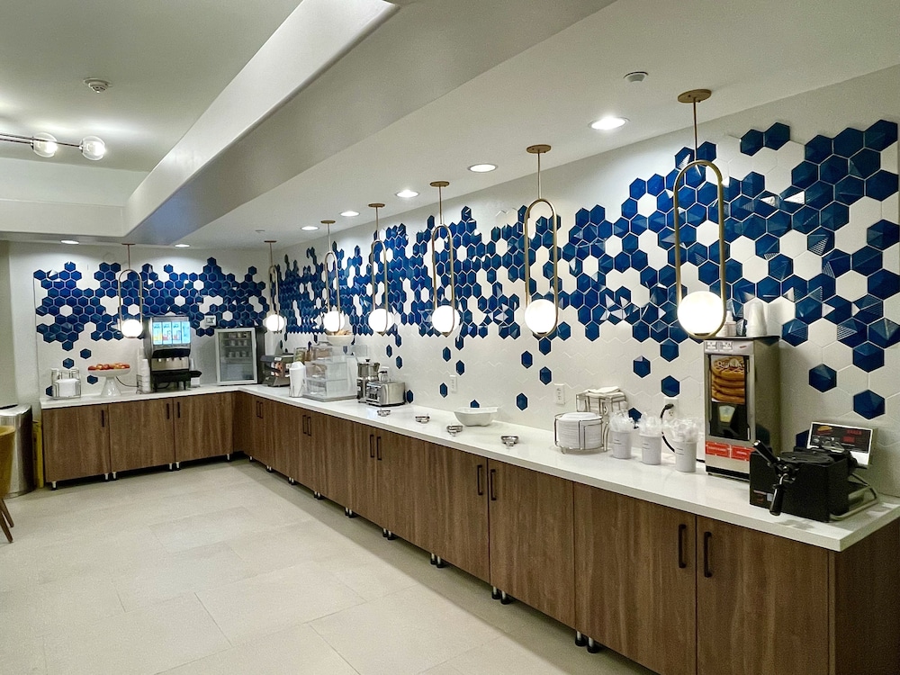 La Quinta Inn And Suites By Wyndham Port Arthur 5/50