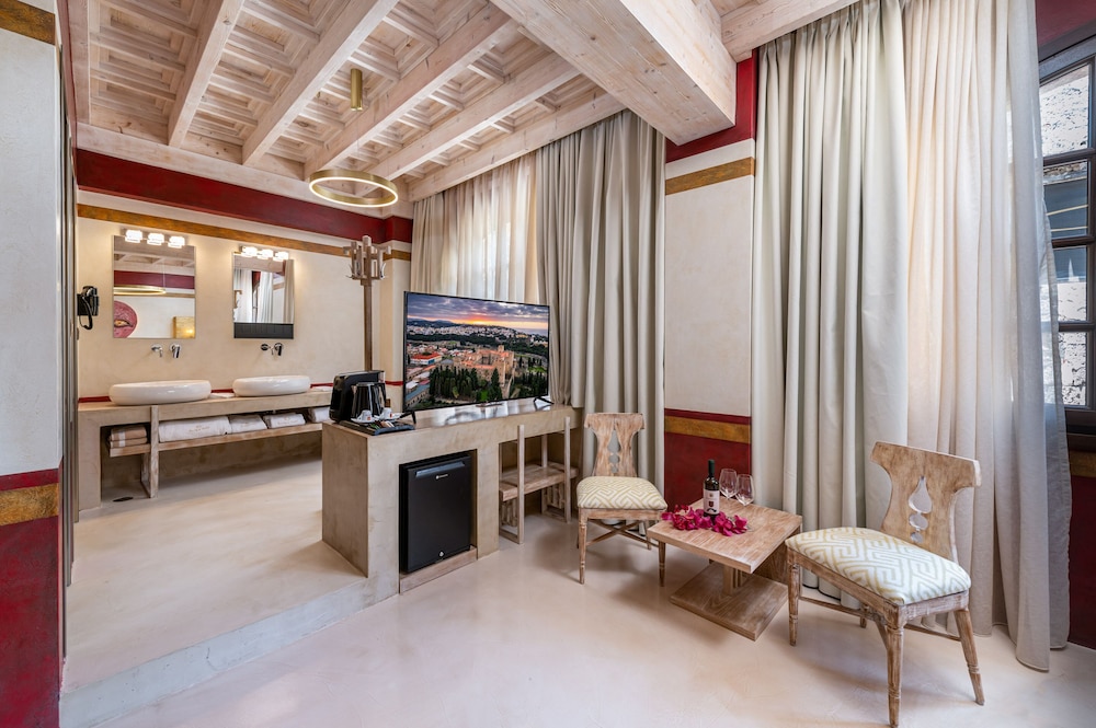 10GR Boutique Hotel & Wine Bar - Adults Only 46/64