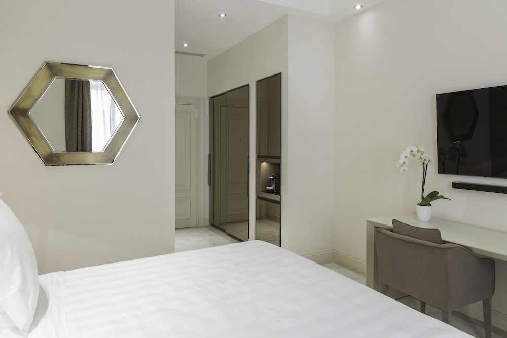Aleph Rome Hotel Curio Collection by Hilton 7/63