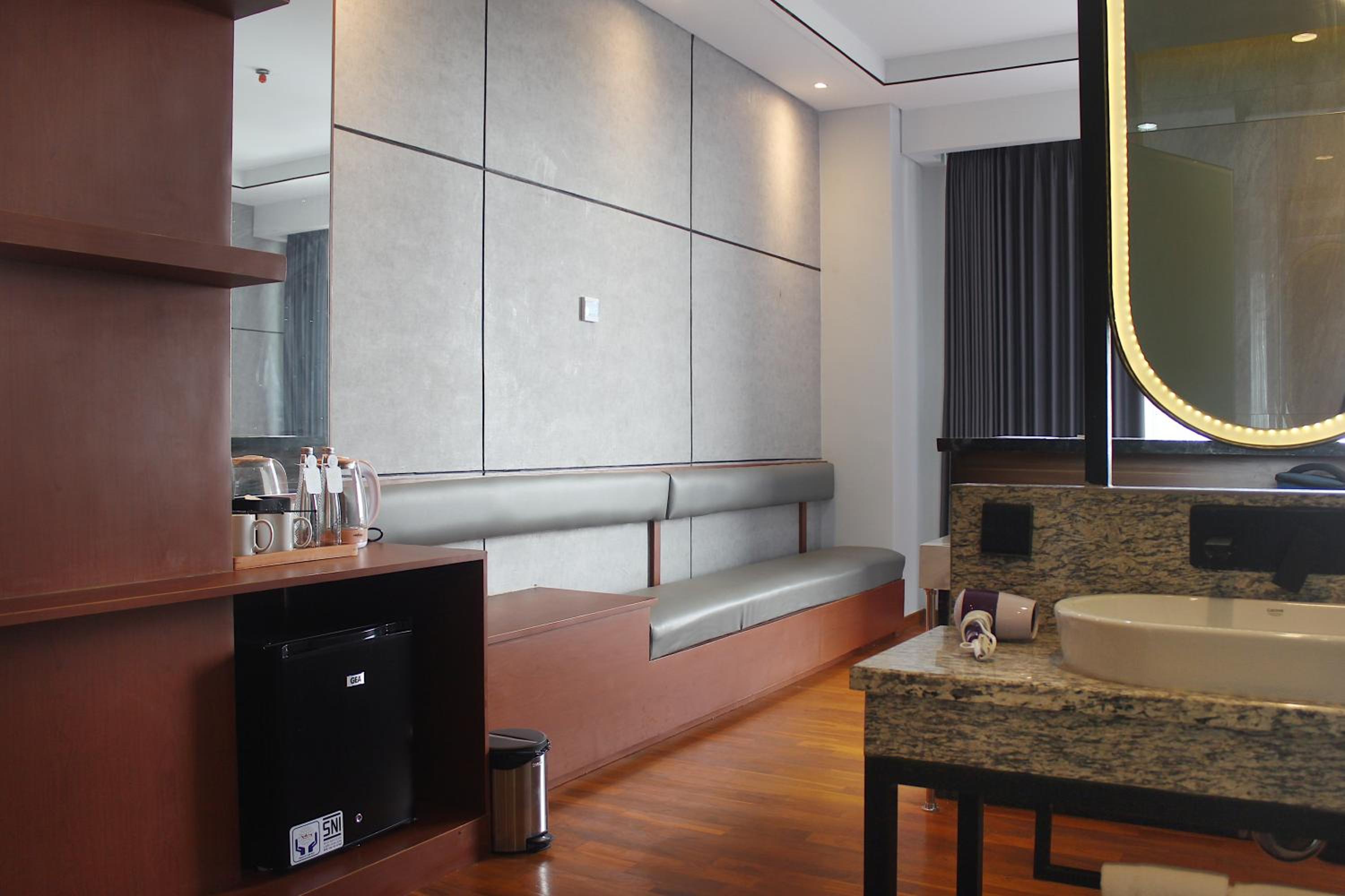 Grand Miami Hotel 49/50