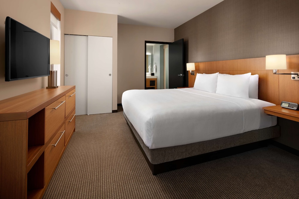 1 Bedroom, Suite, King Bed, Sofa