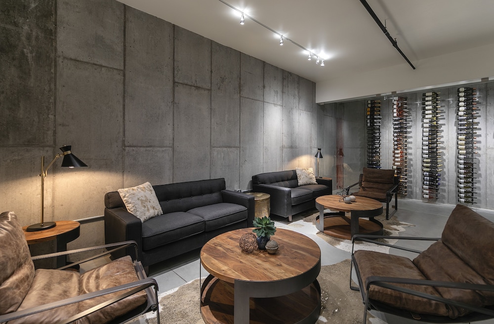 Wine Stone Inn 44/64