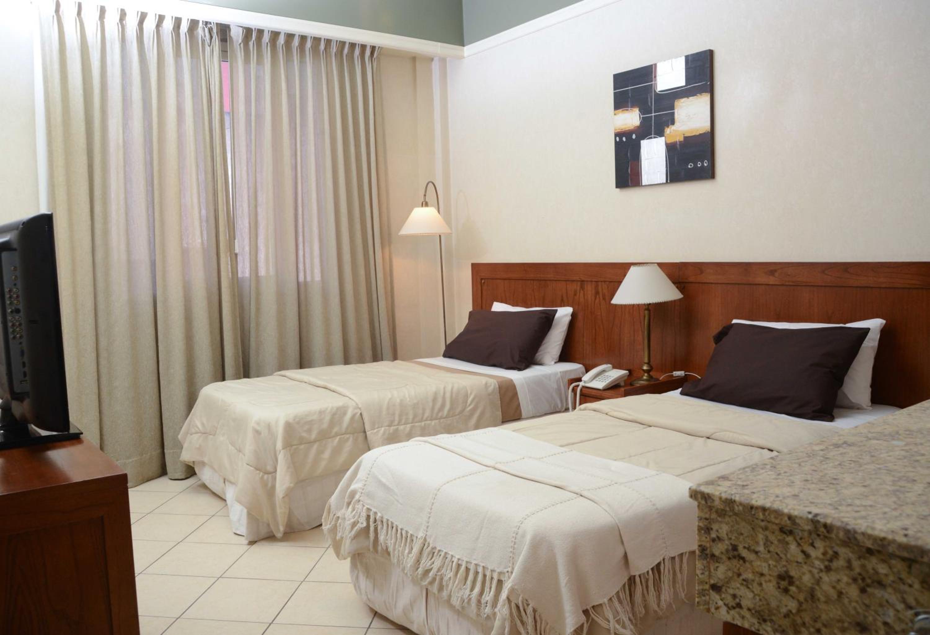 Room, Quadruple