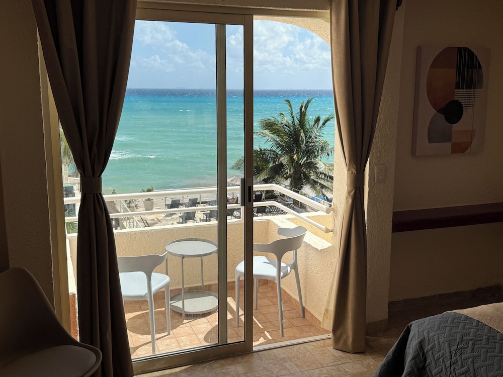 Luciana Hotel & Beach Club by Kavia 46/76