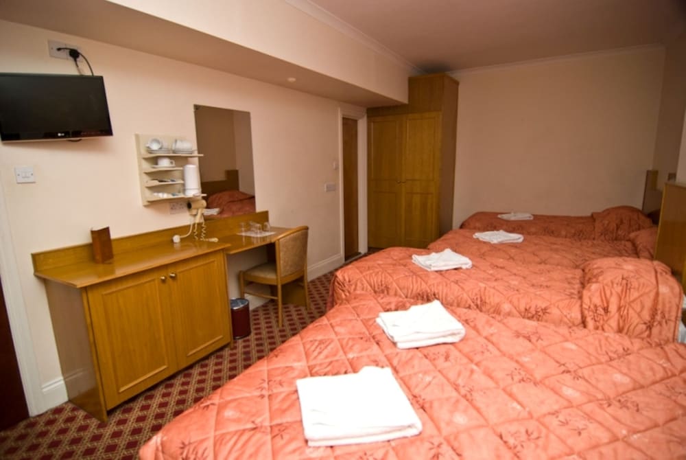 Alexandra Hotel 18/26